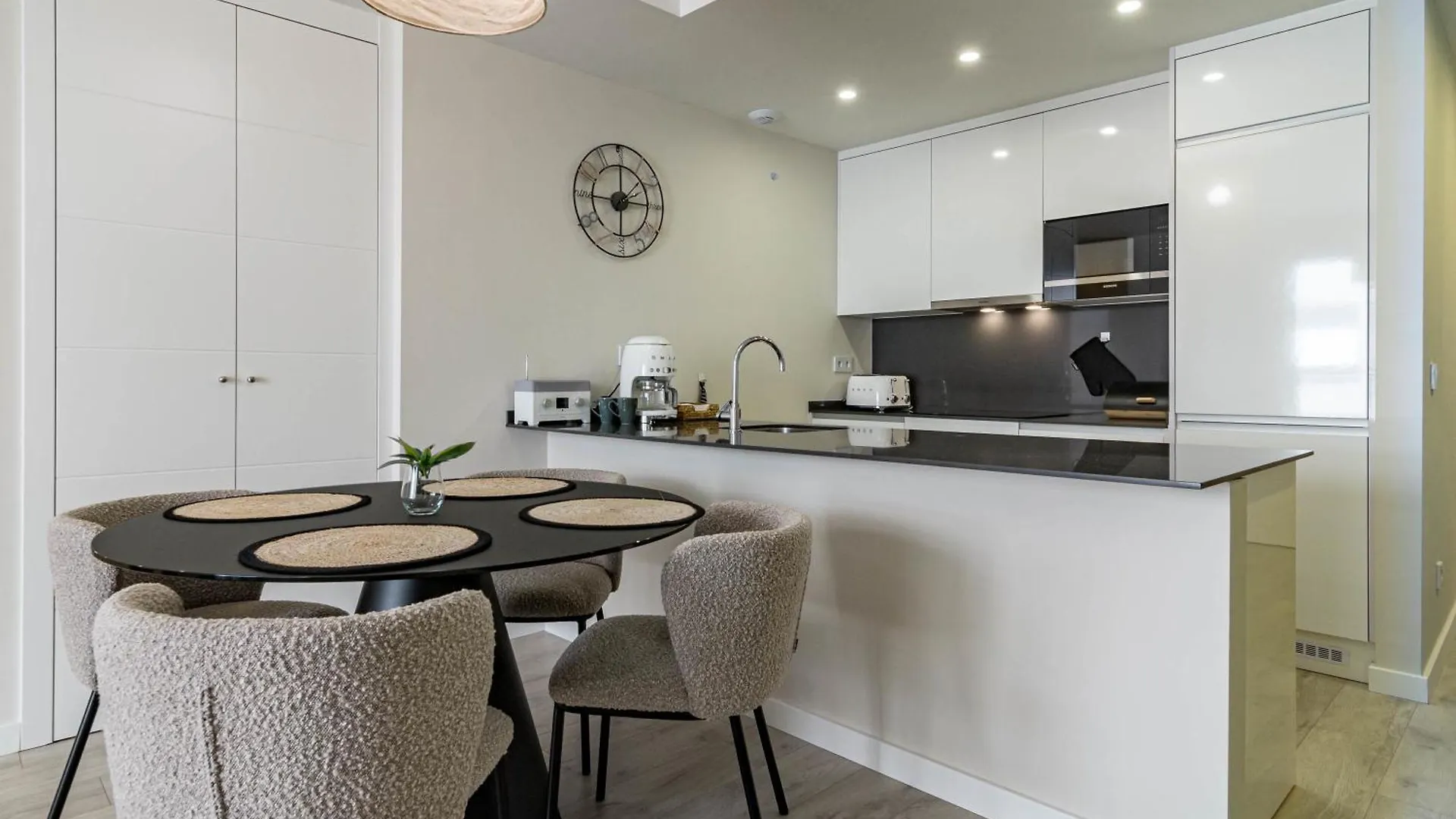 Le2E- Modern New-Build Flat Near The Beach エステポナ スペイン