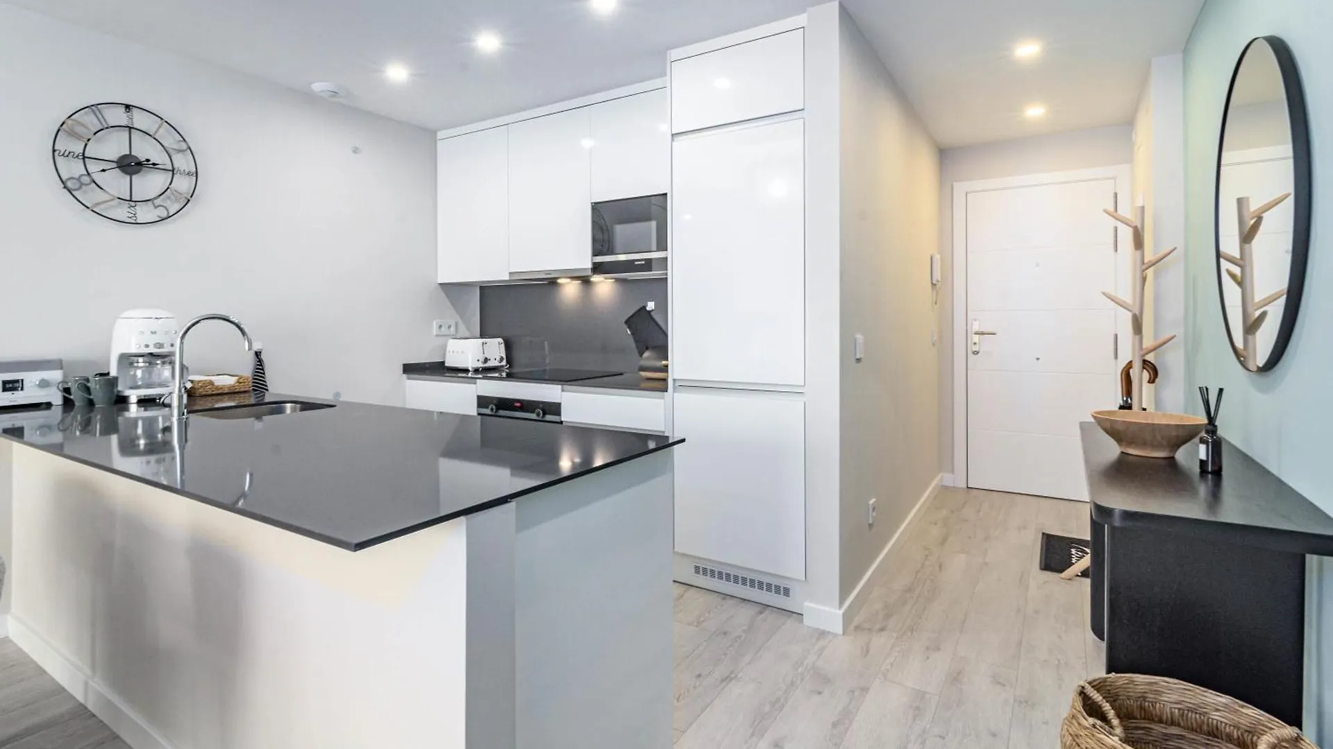 Le2E- Modern New-Build Flat Near The Beach エステポナ
